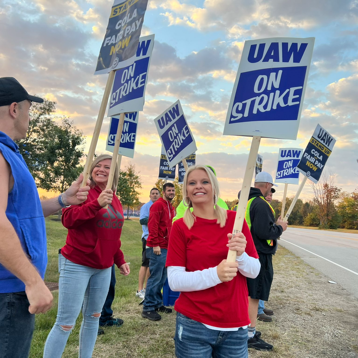 UAW workers on strike outside Ford's Kentucky Truck Plant on Chamberlain Lane